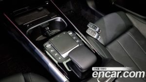 Mercedes-Benz GLB-Class GLB220 2021 года из Южной Кореи