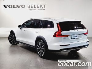 Volvo V60 B5 ULTIMATE AWD 2023 года из Южной Кореи