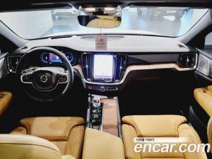 Volvo V60 B5 ULTIMATE AWD 2023 года из Южной Кореи
