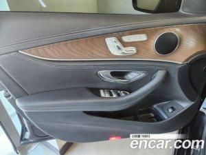 Mercedes-Benz E-Class E220d 4MATIC Exclusive 2020 года из Южной Кореи