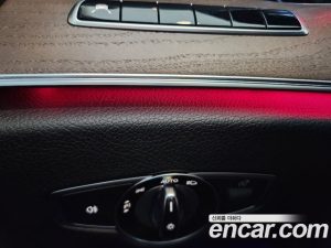 Mercedes-Benz E-Class E220d 4MATIC Exclusive 2020 года из Южной Кореи