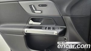 Mercedes-Benz GLB-Class GLB220 2021 года из Южной Кореи