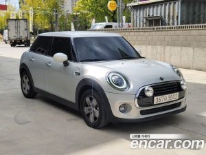 Mini Cooper 5Door DEFAULT 2021 года из Южной Кореи