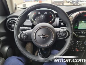 Mini Cooper 5Door DEFAULT 2021 года из Южной Кореи
