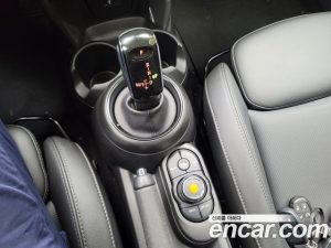 Mini Cooper 5Door DEFAULT 2021 года из Южной Кореи