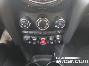 Mini Cooper 5Door DEFAULT 2021 года из Южной Кореи