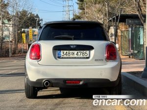Mini Cooper DEFAULT 2021 года из Южной Кореи