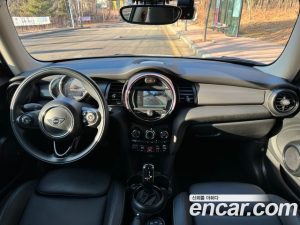 Mini Cooper DEFAULT 2021 года из Южной Кореи
