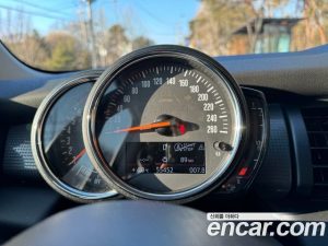 Mini Cooper DEFAULT 2021 года из Южной Кореи