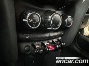 Mini Cooper DEFAULT 2021 года из Южной Кореи