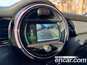 Mini Cooper DEFAULT 2021 года из Южной Кореи