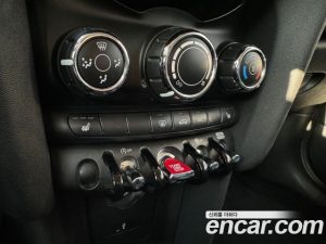 Mini Cooper DEFAULT 2021 года из Южной Кореи