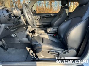 Mini Cooper DEFAULT 2021 года из Южной Кореи