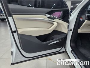 Audi e-tron 55 4WD 2023 года из Южной Кореи