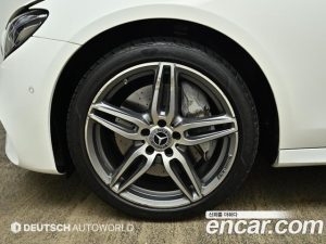 Mercedes-Benz E-Class E300 4MATIC AMG Line 2020 года из Южной Кореи