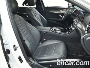 Mercedes-Benz E-Class E300 4MATIC AMG Line 2020 года из Южной Кореи