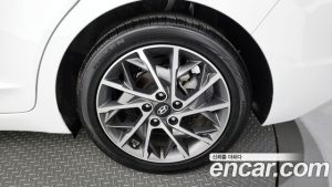 Hyundai AVANTE 1.6 2020 года из Южной Кореи
