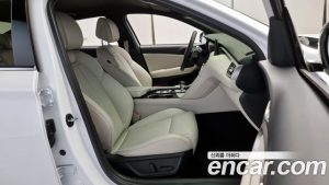 Genesis G70 Бензин 2.5T 2WD 2024 года из Южной Кореи