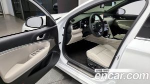 Genesis G70 Бензин 2.5T 2WD 2024 года из Южной Кореи
