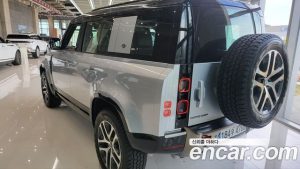 Land Rover Defender 110 P400 X 2023 года из Южной Кореи