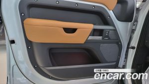 Land Rover Defender 110 P400 X 2023 года из Южной Кореи