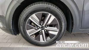 Kia Niro 1.6 HEV 2020 года из Южной Кореи