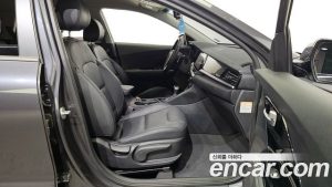 Kia Niro 1.6 HEV 2020 года из Южной Кореи