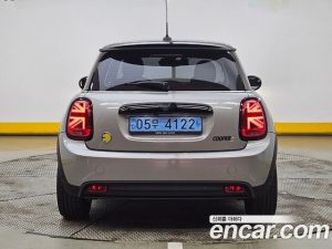 Mini Cooper SE ELECTRIC 2023 года из Южной Кореи
