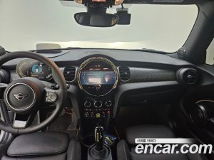 Mini Cooper SE ELECTRIC 2023 года из Южной Кореи
