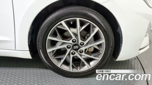 Hyundai AVANTE 1.6 2020 года из Южной Кореи