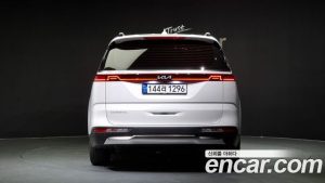 Kia Carnival Бензин 9-Seater Signature 2023 года из Южной Кореи