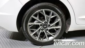 Hyundai AVANTE 1.6 2020 года из Южной Кореи