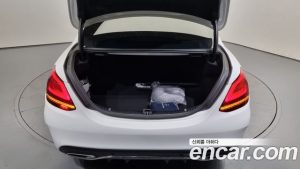 Mercedes-Benz C-Class C200 AMG Line 2021 года из Южной Кореи