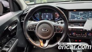 Kia Niro 1.6 HEV 2020 года из Южной Кореи