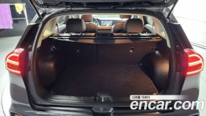 Kia Niro 1.6 HEV 2020 года из Южной Кореи
