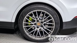 Porsche Cayenne 3.0 E-하이브리드 платина Edition 2023 года из Южной Кореи