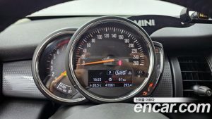Mini Cooper 5Door DEFAULT 2021 года из Южной Кореи