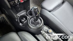 Mini Cooper 5Door DEFAULT 2021 года из Южной Кореи