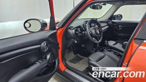 Mini Cooper 5Door DEFAULT 2021 года из Южной Кореи