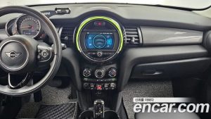 Mini Cooper 5Door DEFAULT 2021 года из Южной Кореи