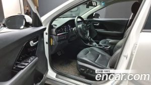 Kia Niro 1.6 HEV 2020 года из Южной Кореи