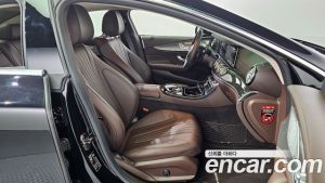 Mercedes-Benz CLS-Class CLS300d AMG Line 2020 года из Южной Кореи