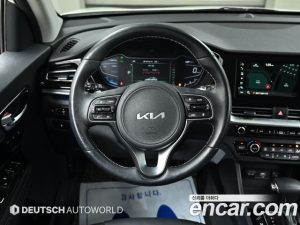 Kia Niro 1.6 HEV 2022 года из Южной Кореи