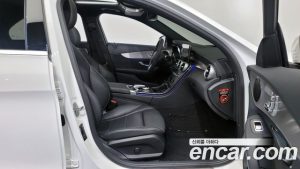Mercedes-Benz C-Class C200 AMG Line 2021 года из Южной Кореи