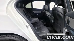Mercedes-Benz C-Class C200 AMG Line 2021 года из Южной Кореи