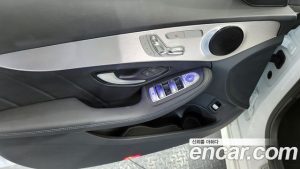 Mercedes-Benz C-Class C200 AMG Line 2021 года из Южной Кореи
