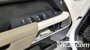 Land Rover Defender 110 D240 SE 2020 года из Южной Кореи