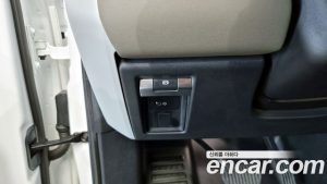 Land Rover Defender 110 D240 SE 2020 года из Южной Кореи