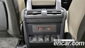 Land Rover Defender 110 D240 SE 2020 года из Южной Кореи