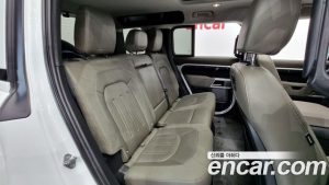 Land Rover Defender 110 D240 SE 2020 года из Южной Кореи